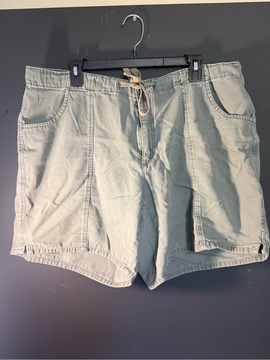 Venezia Pants - Venezia Women’s Casual Shorts. Size 18